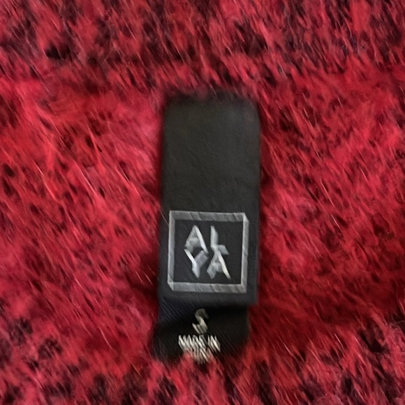 Alya  girls Buffalo Plaid textured hairy kids sweater EUC  Sz  S - Picture 3 of 6